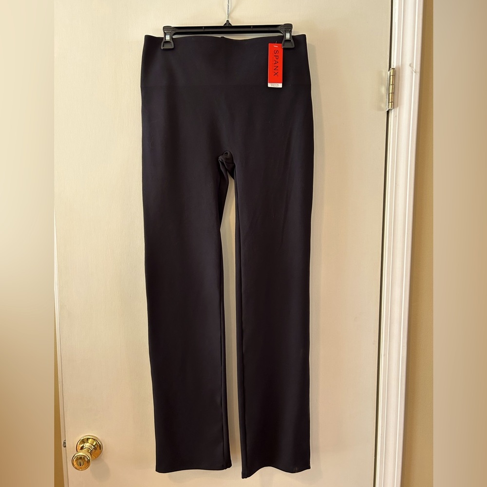 Spanx Essential Straight Leg Leggings. Size Large. New with Tags.